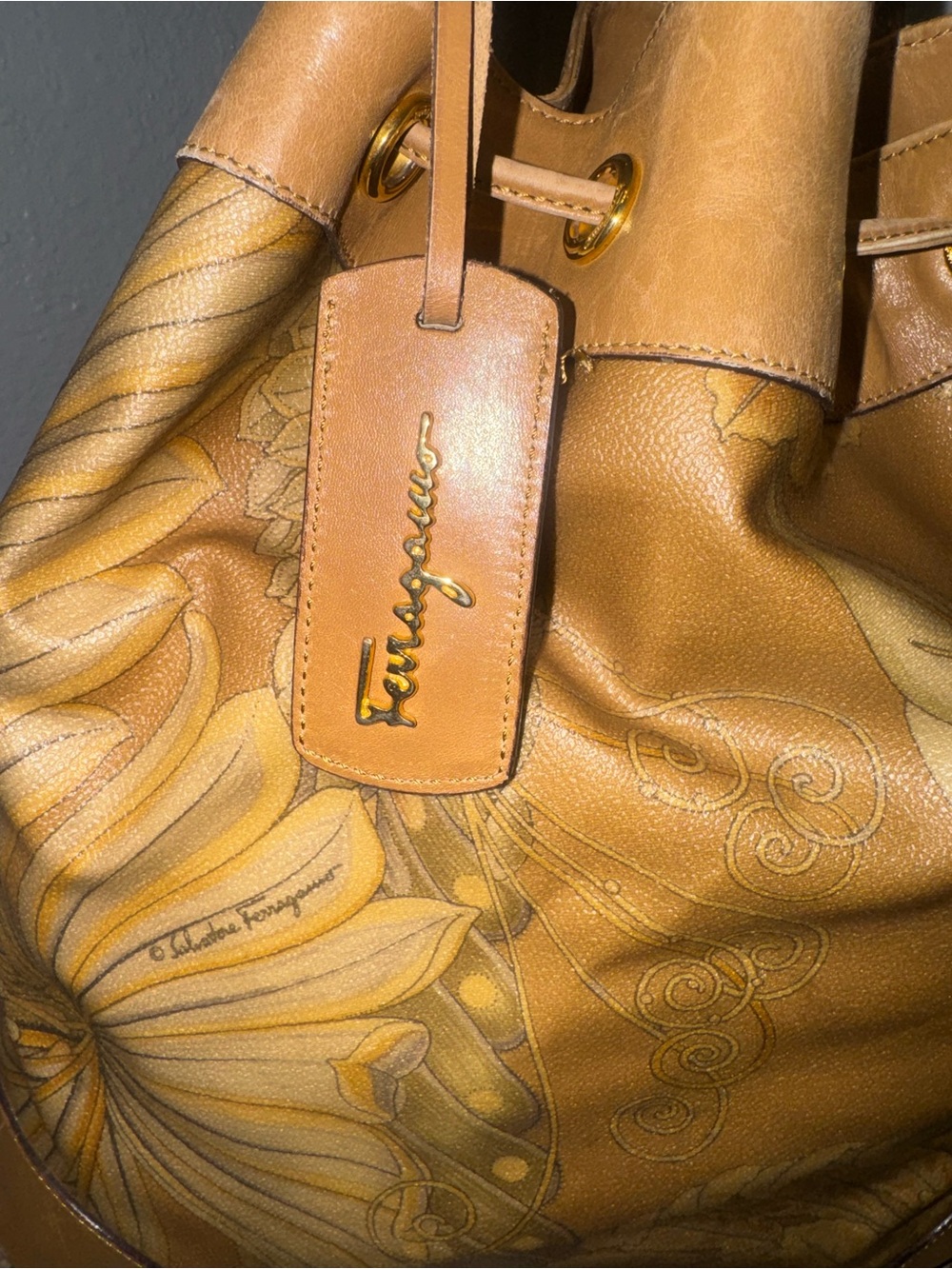 Salvatore Ferragamo vintage RARE Botanical Leather Bucket Bag made in Italy. - Picture 3 of 9
